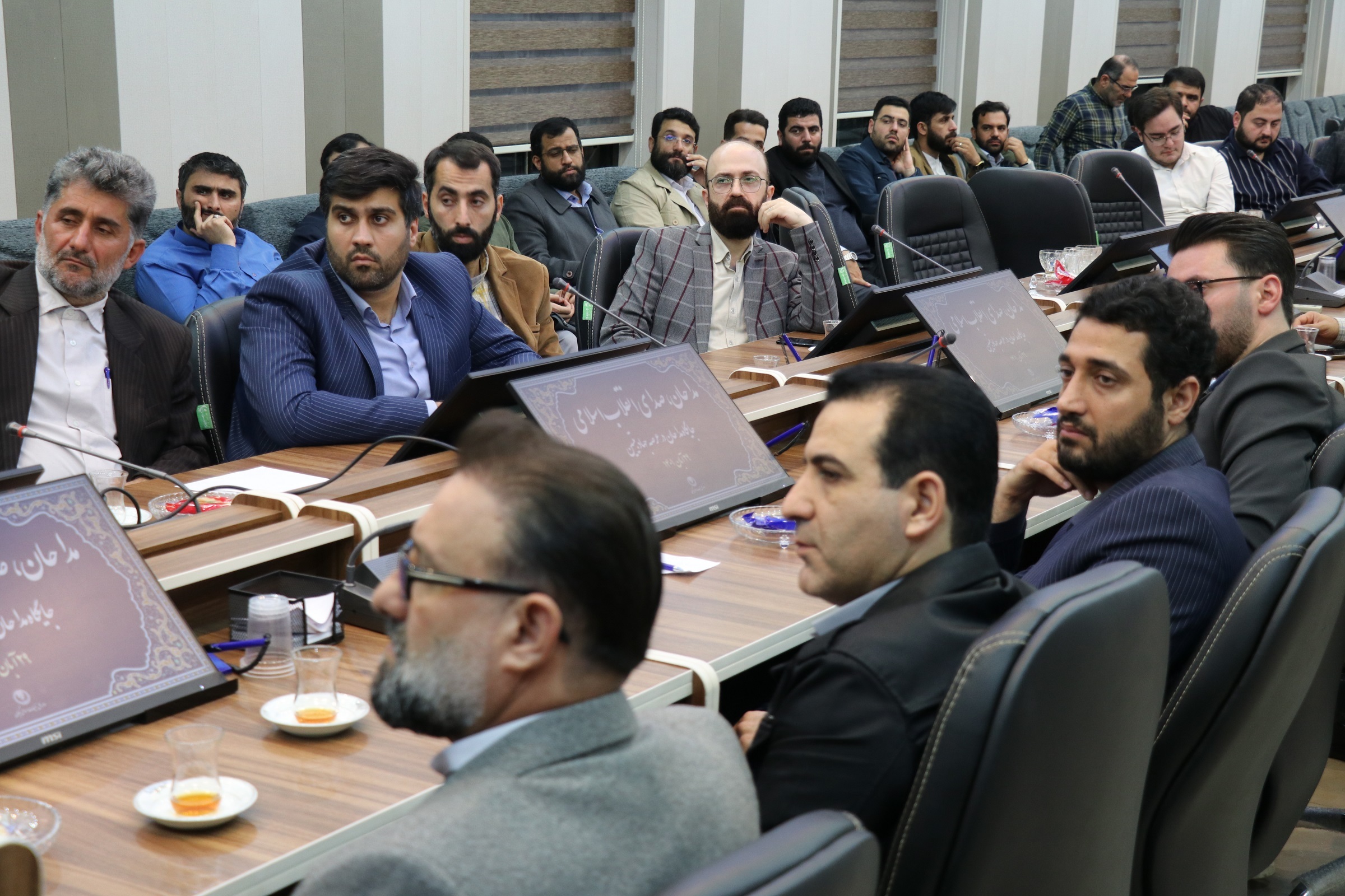 مداحان، صدای انقلاب اسلامی و جایگاه مداحان در عرصه جهاد تبیین