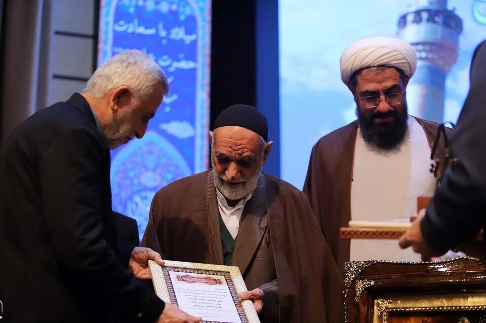 از خدمات حاج غلامعلی سماواتی تقدیر شد از خدمات حاج غلامعلی سماواتی تقدیر شد