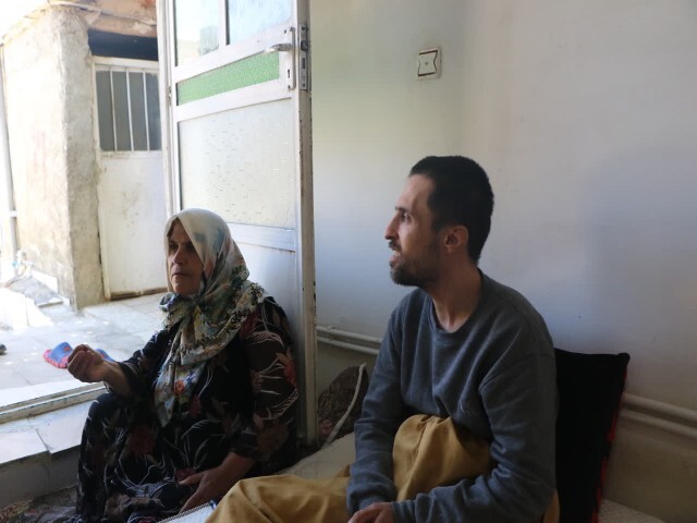 بیماری که با قرآن مانوس و آرامش گرفت بیماری که با قرآن مانوس و آرامش گرفت