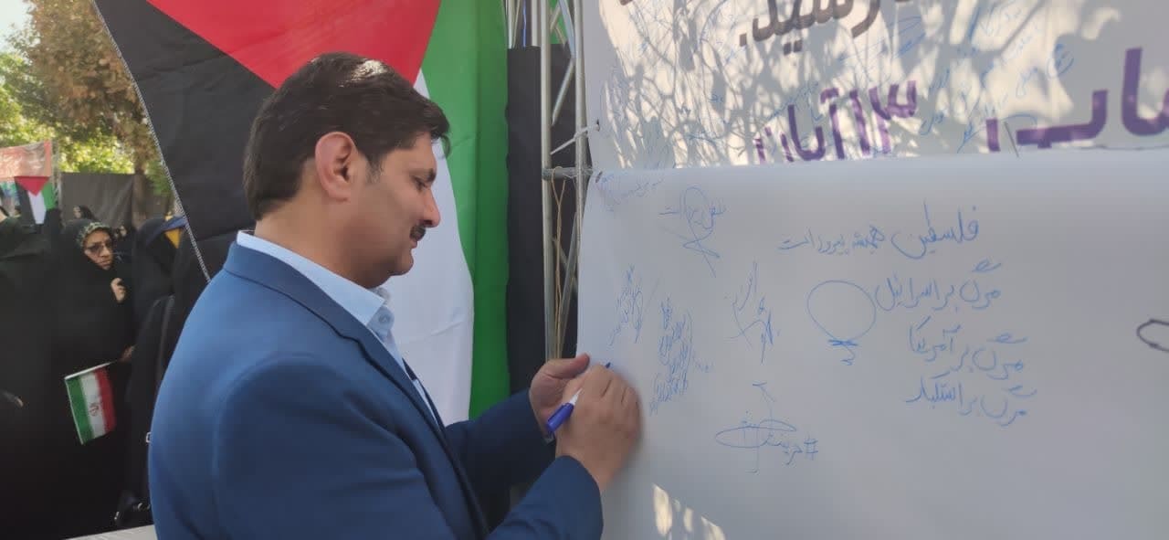 پیوند انقلابی مردم و دانش‌آموزان شیراز در مراسم گرامیداشت ۱۳ آبان