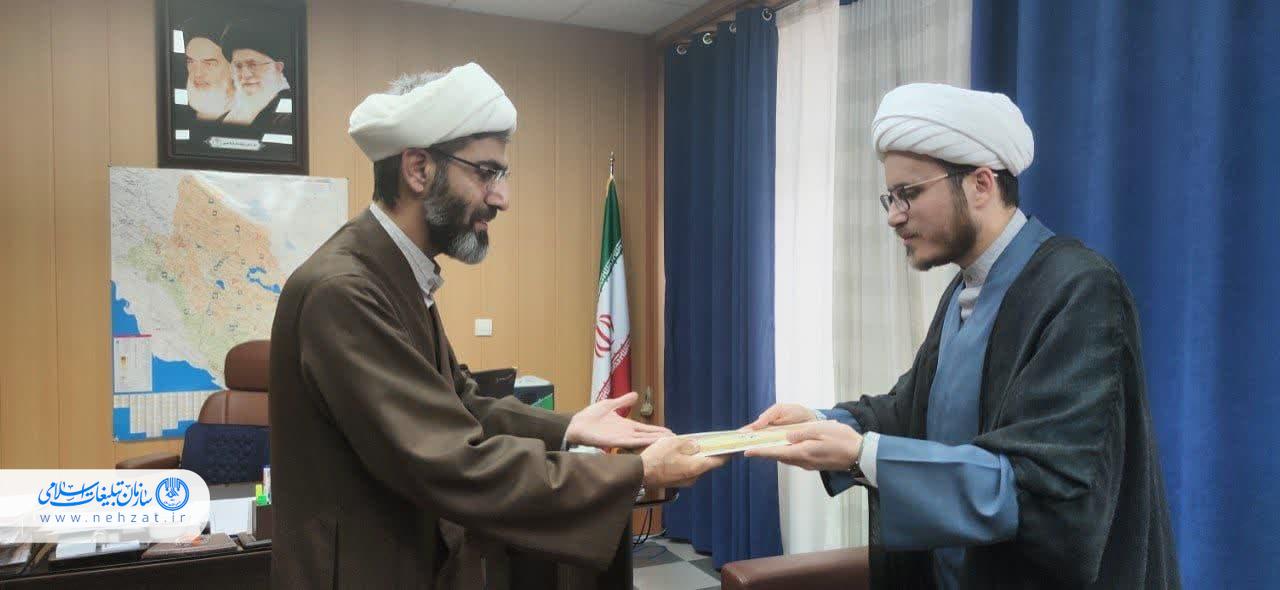 مدیرکل تبلیغات اسلامی فارس از مجری برنامه «سحرخیزان» تجلیل کرد