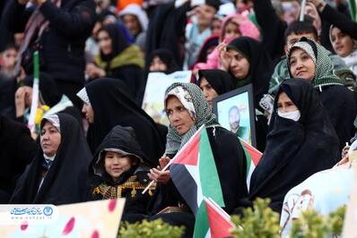 حضور پر شور مردم در جشن باشکوه محفل امام‌حسنی‌ها در ورزشگاه آزادی