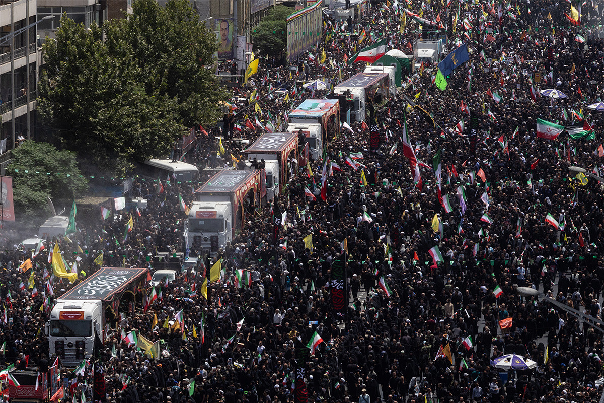 تشییع پیکر ۶۰ شهید اقتدار در تهران