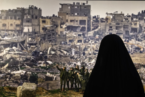 افتتاح نمایشگاه عکس با طوفان الاقصی