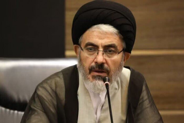 زندگی با آیه‌ها در راستای نهادینه سازی سبک زندگی قرآنی است