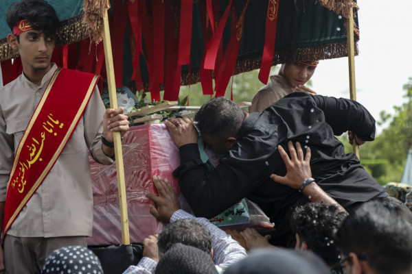 تشییع وتدفین پیکر شهید مدافع امنیت «عباس بیرقی فرد» در بندرعباس