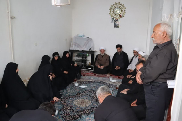 ملاقات حجت الاسلام حسینی با خانواده کودکان شهید جنگ ۱۲ روزه