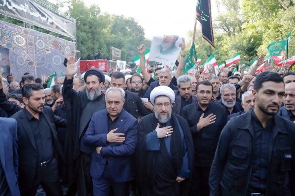 غریو «مرگ بر آمریکا و اسرائیل» هیئات و دسته جات حسینی در تبریز