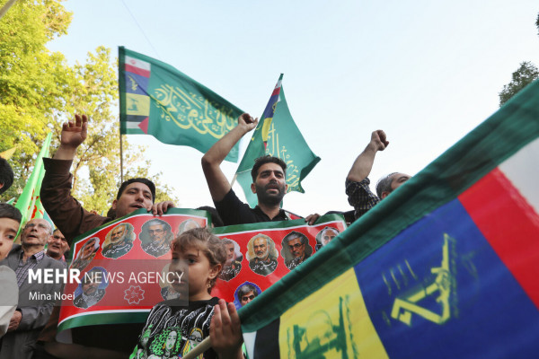 Kilometer-long Ghadir March in the Provinces