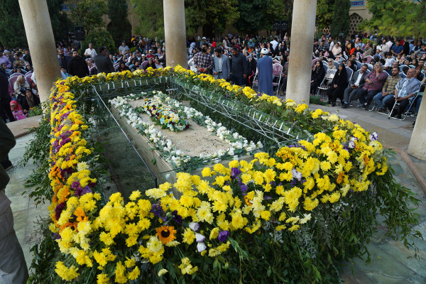 Celebración de Mahfel en el mausoleo de Hafez en Shiraz