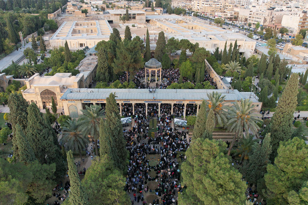 קיום חגיגת מחפל במתחם קברו של חאפז השיראזי