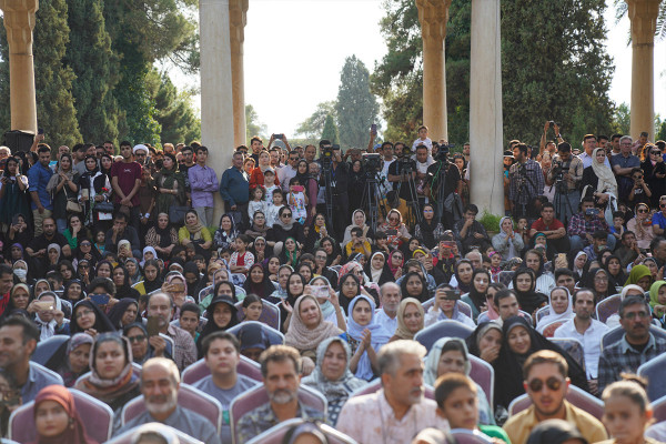 محفل کا جشن حافظ شیرازی کے مزار پر