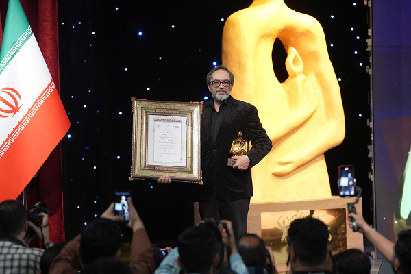 קארן הומאיוּנפאר נבחר לדמות האמנותית של השנה