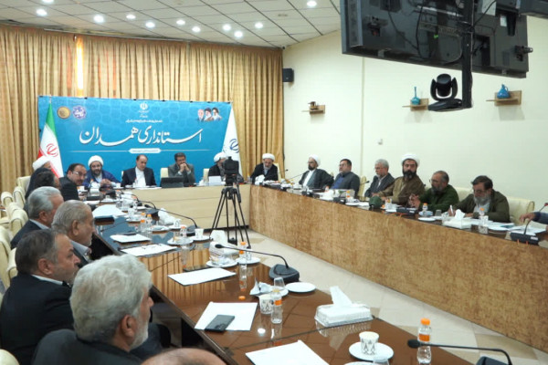 نشست صمیمی جمعی از هیأت‌های مذهبی استان با رییس سازمان هیات و تشکل های دینی