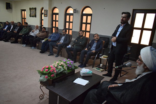 نشست جامعه‌ی ستایشگران بوشهر با نماینده ولی فقیه در استان و امام جمعه بوشهر