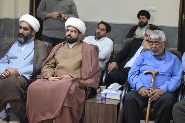 نشست جامعه‌ی ستایشگران بوشهر با نماینده ولی فقیه در استان و امام جمعه بوشهر