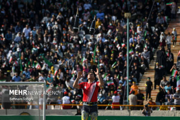Mass Recitation of “Hello Commander” Anthem at Azadi Stadium in Tehran