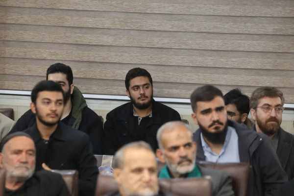 دیدار جامعه مداحان‌ و شعرای آئینی همدان با نماینده ولی فقیه در استان همدان