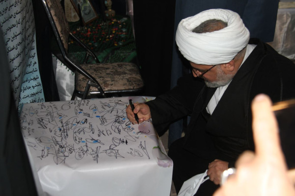 بازدید مدیرکل تبلیغات اسلامی فارس از نمایشگاه فرهنگی موکب انتظار در شهرک بزین شیراز