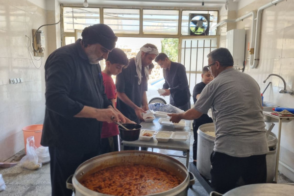 تهیه و پخت اطعام فاطمی در شهرستان بدره