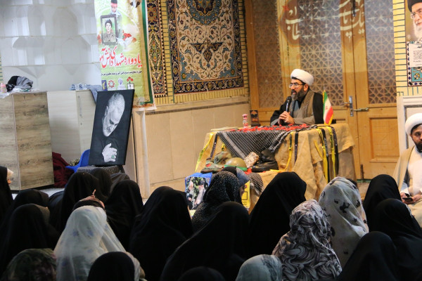 اعتکاف دخترانه همراه با عطر شهدا