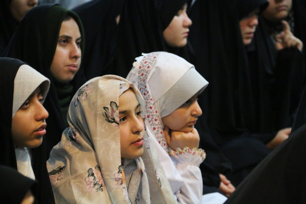 اعتکاف دخترانه همراه با عطر شهدا