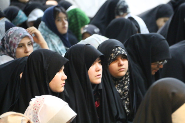 اعتکاف دخترانه همراه با عطر شهدا