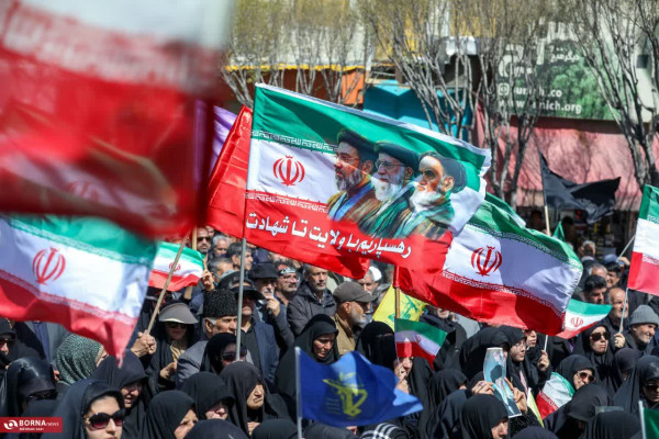 چهل روز گذشت… اما میدان خالی نشد.