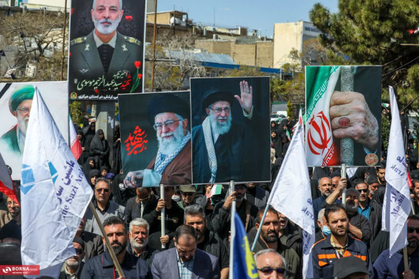 چهل روز گذشت… اما میدان خالی نشد.