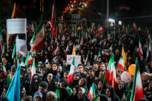 برای این خاک مقدس ، برای ایران ، تا اخرین نفس ، مقاومت کنید ...