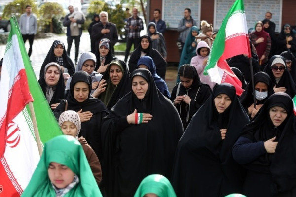 مراسم اهتزاز پرچم امام رضا (ع) بر فراز شهر همدان