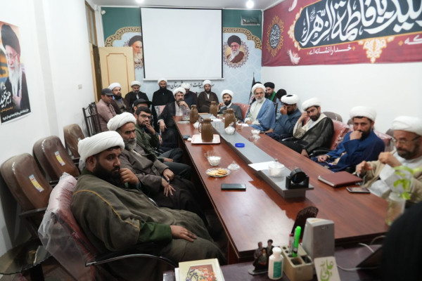 جلسه هم اندیشی حجت الاسلام دکتر میرمـحمدیان مدیرعامل محترم بنیاد هدایت با روحانیون مساجد طرح محراب شهرستان دورود