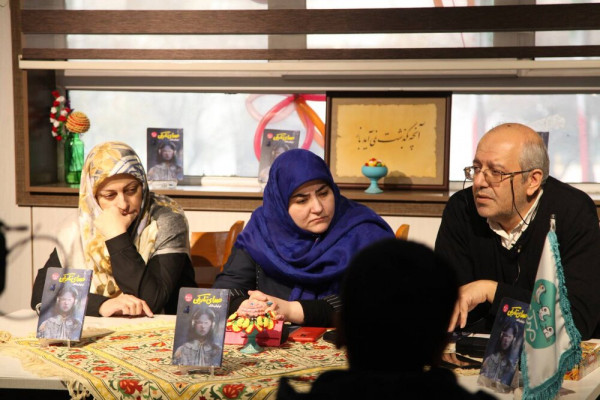 نشست نقد و بررسی کتاب «صدای تاریکی» برگزار شد