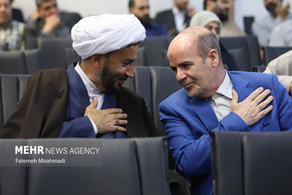 رونمایی از کتاب «میثاق قدسی، ضرورت یاری امام زمان (عج)»