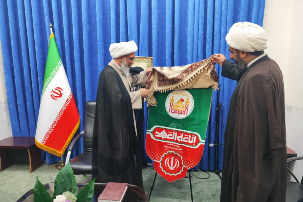 رونمایی از نشان و لوح تقدیر از خدام مواکب بوشهر