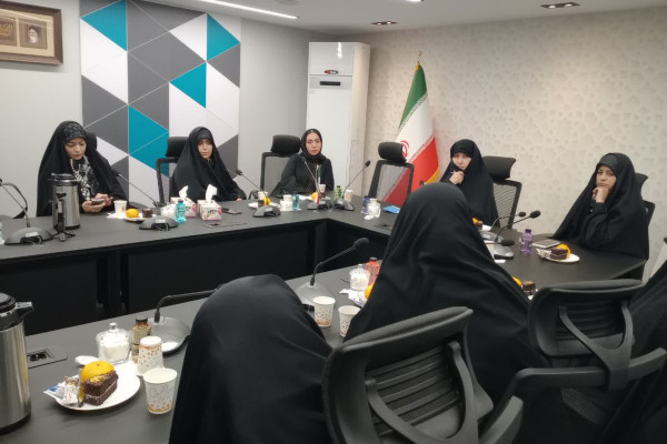 نشست صمیمانه‌ مدیر مرکز راهبری و هم‌آهنگی بانوان با جمعی از بانوان نویسنده برگزار شد