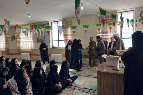  مراسم تجلیل از دانش‌آموزان معتکف مدرسه بنت‌الهدی