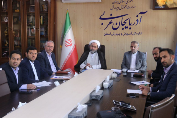 زندگی با آیه‌ها عمل به تعالیم قرآن است