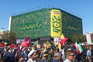 New mural unveiled at Tehran’s Enghelab Square